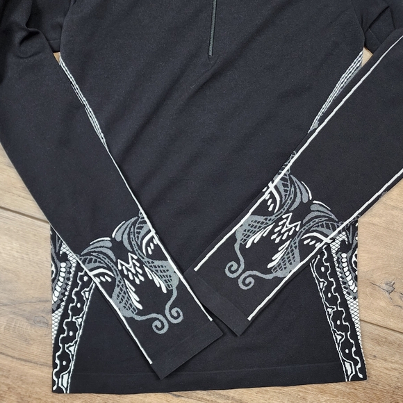 Athleta 1/4 zip black patterned workout jacket size small - Picture 8 of 12